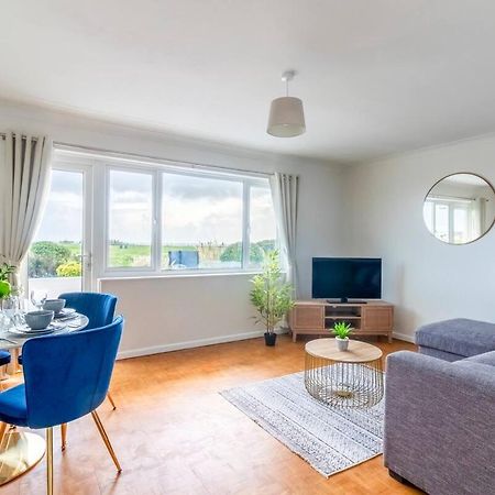 Beautiful Sea View 2 Bedroom Sleeps 6-Free Parking Борнмут Экстерьер фото