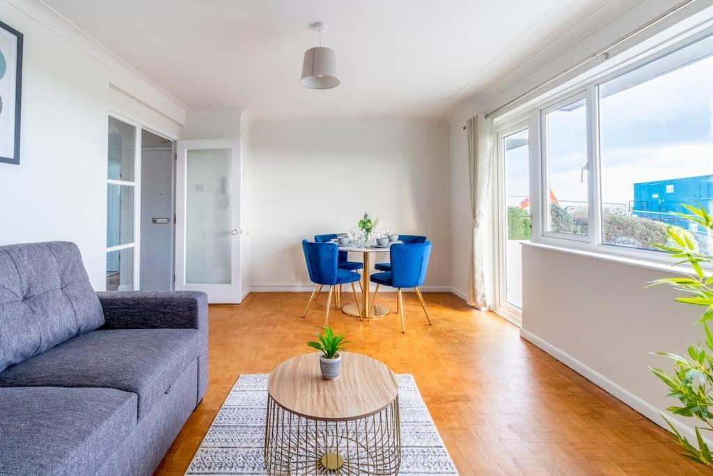 Beautiful Sea View 2 Bedroom Sleeps 6-Free Parking Борнмут Экстерьер фото